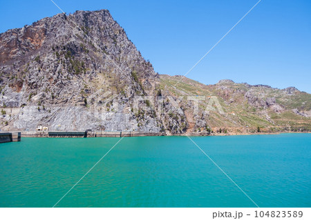 Oymapinar Lake, Turkey. Green Canyon in Manavgat region, Turkey. Emerald water reservoir behind the dam Oymapinar. A beautiful reservoir surrounded by high mountains. Oymapinar Lake, Turkey. Green Canyon in Manavgat region, Turkey. Emerald water reservoir behind the dam Oymapinar. A beautiful reservoir surrounded by high mountains. 104823589
