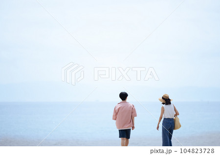 カップル 海 カップル 海 104823728