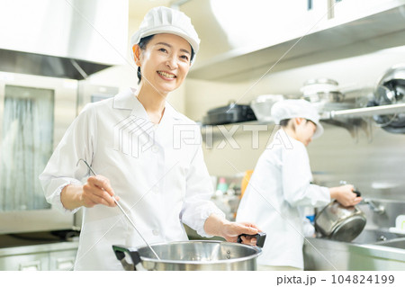 調理師　女性　厨房 104824199