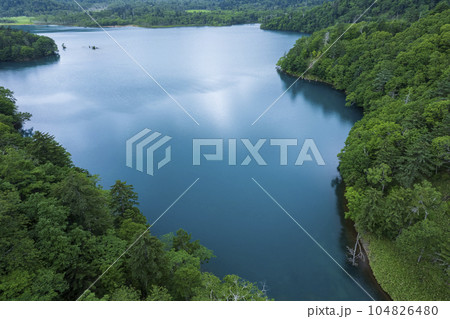 夏のオコタンペ湖を空撮 夏のオコタンペ湖を空撮 104826480