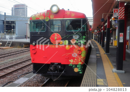 金沢駅を出発する観光特急 花嫁のれん号 金沢駅を出発する観光特急 花嫁のれん号 104828013