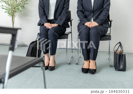 スーツで面接を受ける女性 A woman interviewing in a suit スーツで面接を受ける女性 A woman interviewing in a suit 104830331