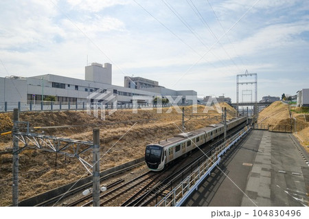 田園都市線2020系が、あざみ野駅へ到着する直前 104830496