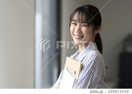 女子大学生イメージ 女子大学生イメージ 104831439