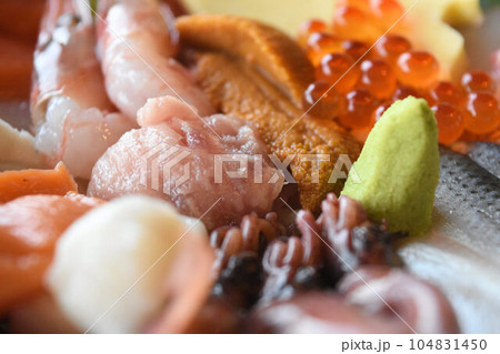 豪華な海鮮丼イメージ 104831450