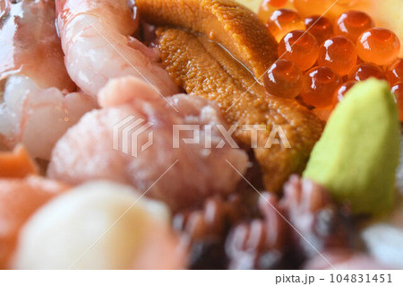 豪華な海鮮丼イメージ 104831451