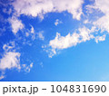 青空と白い雲 104831690