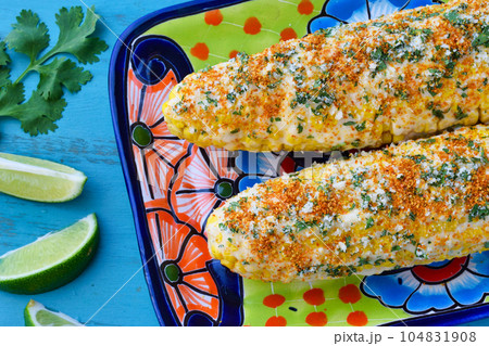 メキシコ料理のエローテ Elote Mexicano メキシコ料理のエローテ Elote Mexicano 104831908