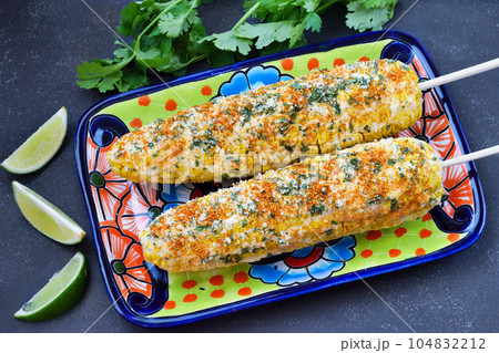 メキシコ料理のエローテ Elote Mexicano メキシコ料理のエローテ Elote Mexicano 104832212