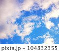 白い雲と空 104832355