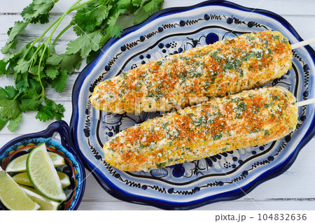 メキシコ料理のエローテ Elote Mexicano メキシコ料理のエローテ Elote Mexicano 104832636