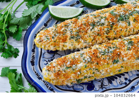 メキシコ料理のエローテ　Elote Mexicano 104832664