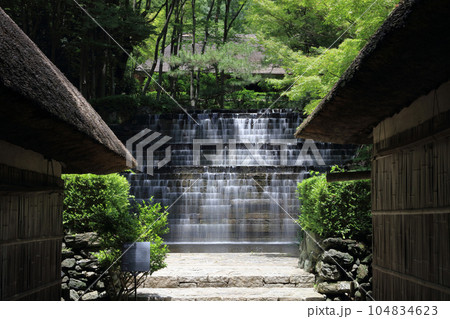 四国村ミウゼアム 染が滝(民家の土台石の花崗岩を用いた彫刻家流政之の作)スローシャッター 四国村ミウゼアム 染が滝(民家の土台石の花崗岩を用いた彫刻家流政之の作)スローシャッター 104834623