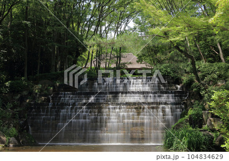 四国村ミウゼアム 染が滝(民家の土台石の花崗岩を用いた彫刻家流政之の作)スローシャッター 四国村ミウゼアム 染が滝(民家の土台石の花崗岩を用いた彫刻家流政之の作)スローシャッター 104834629