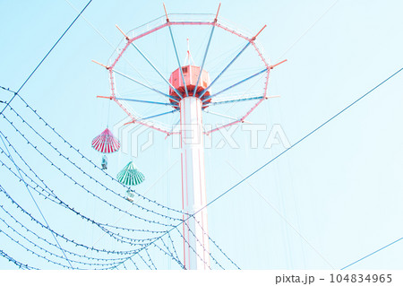 遊園地のパラシュート 104834965