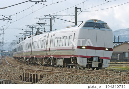 北陸本線 西高岡ー高岡 北越急行 683系 N13+N03編成 はくたか 北陸本線 西高岡ー高岡 北越急行 683系 N13+N03編成 はくたか 104840752