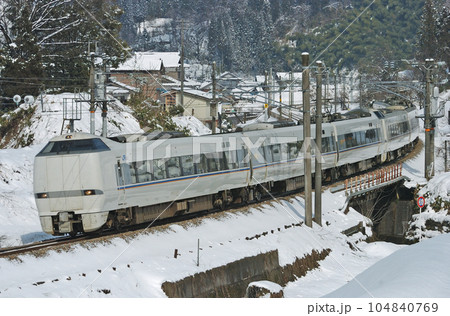 北陸本線 石動ー倶利伽羅 JR西日本 683系 S26+S07編成(金沢) しらさぎ 北陸本線 石動ー倶利伽羅 JR西日本 683系 S26+S07編成(金沢) しらさぎ 104840769