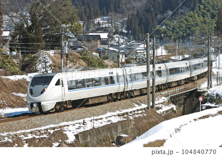 北陸本線 石動ー倶利伽羅 JR西日本 683系 T26編成(金沢) サンダーバード 北陸本線 石動ー倶利伽羅 JR西日本 683系 T26編成(金沢) サンダーバード 104840770