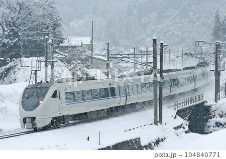 北陸本線 石動ー倶利伽羅 JR西日本 683系 T25編成(金沢) サンダーバード 北陸本線 石動ー倶利伽羅 JR西日本 683系 T25編成(金沢) サンダーバード 104840771