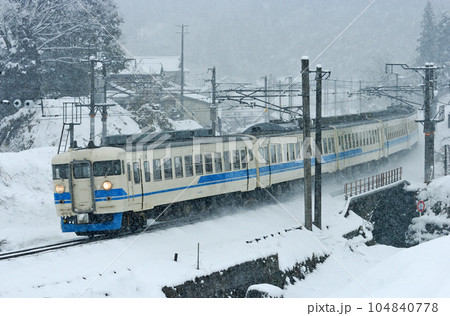 北陸本線　石動ー倶利伽羅　JR西日本　475系　A09+A04編成（金沢） 104840778