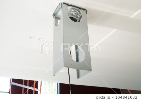 Design for installing a hood on the ceiling 104841032