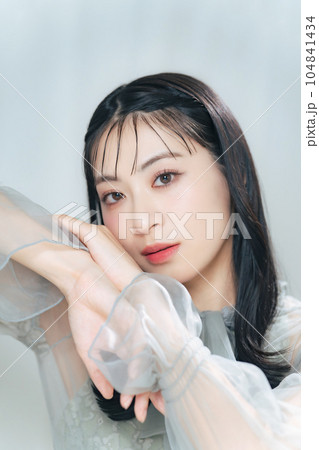 女性のファッションポートレート 女性のファッションポートレート 104841434