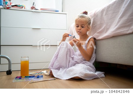 Little girl make ceramic decor sitting floor 104842846