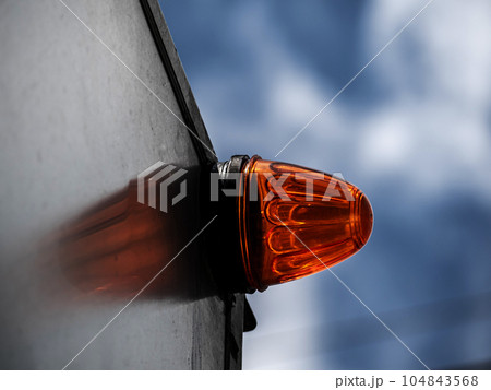 Additional turn signal mounted on the container on the transport vehicle Additional turn signal mounted on the container on the transport vehicle 104843568