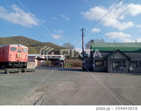 根室本線幾寅駅とキハ40 104843658