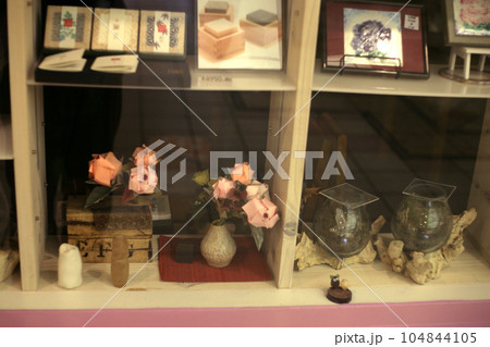 雑貨店のウインド 104844105