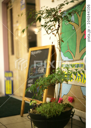 雑貨店の入り口 雑貨店の入り口 104844106