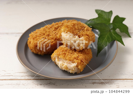 カニクリームコロッケ カニクリームコロッケ 104844299