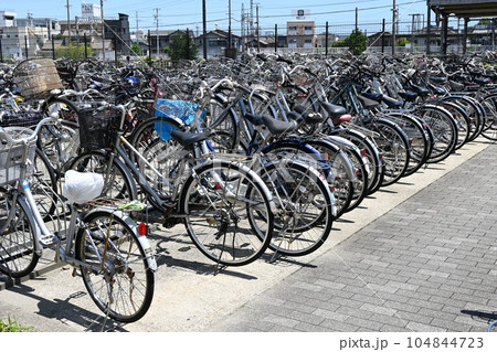 駅前の自転車置き場 駅前の自転車置き場 104844723