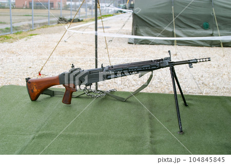 展示される自衛隊の64式7.62mm小銃 展示される自衛隊の64式7.62mm小銃 104845845