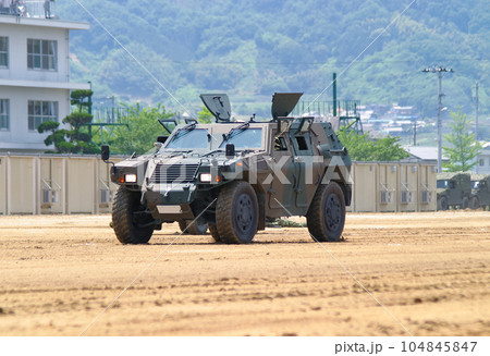 訓練展示中の陸上自衛隊 軽装甲機動車 訓練展示中の陸上自衛隊 軽装甲機動車 104845847