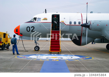 海上自衛隊の航空機 YS-11T-Aの機首 104845864