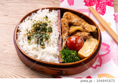 豚しょうが焼き弁当 豚しょうが焼き弁当 104845872