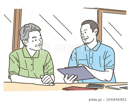 高齢者と会話する男性スタッフ（介護士） 104846981