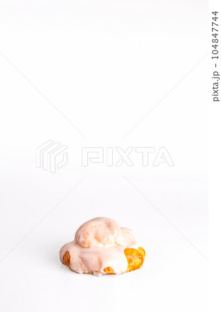 fresh bun with delicate cream on a white background 104847744