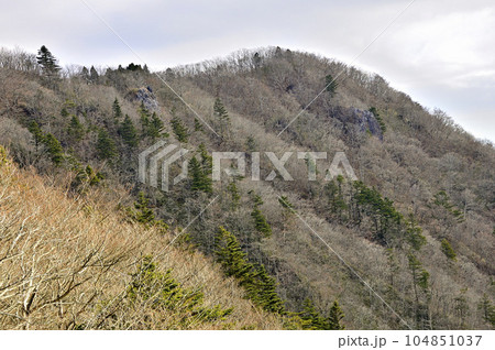 道志山塊の石割山より小天狗を望む 道志山塊の石割山より小天狗を望む 104851037