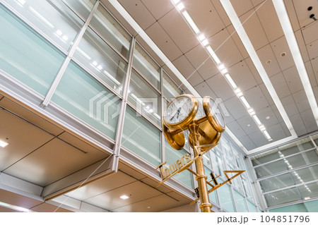 【名古屋駅】桜通口側の金時計 【名古屋駅】桜通口側の金時計 104851796