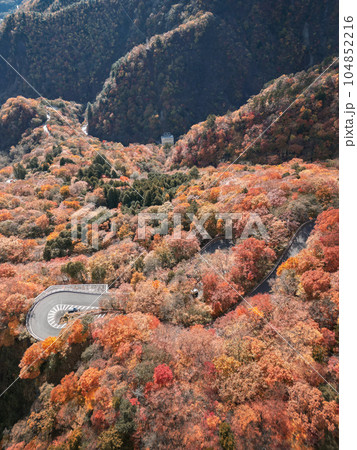 「栃木県」ドローンで日光の紅葉を空撮 104852216