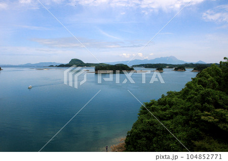 上天草のウォーキングコース　初夏の風景 104852771