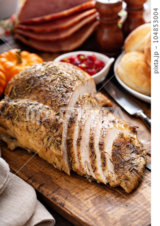 Sliced turkey on Thanksgiving or Christmas table 104853004