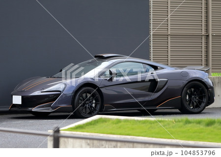 駐車場のスポーツカー イメージ 駐車場のスポーツカー イメージ 104853796