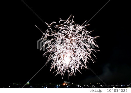 大曲花火大会 2022 雨天決行花火 第94回全国花火競技大会 8月27日 秋田県大仙市 大曲花火大会 2022 雨天決行花火 第94回全国花火競技大会 8月27日 秋田県大仙市 104854025