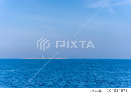 津軽海峡 青森県 大間方面 大間埼灯台 弁天島 大間崎 本州最北端 津軽海峡 青森県 大間方面 大間埼灯台 弁天島 大間崎 本州最北端 104854671