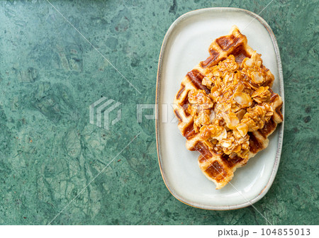 Croffles with almond and caramel - Food Trend that compound word from Croissant and Waffle 104855013