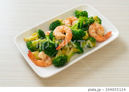 stir-fried broccoli with shrimps 104855124