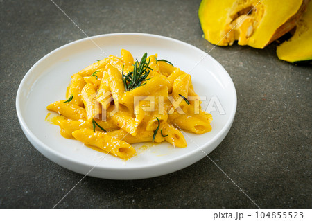 penne pasta with butternut pumpkin creamy sauce 104855523